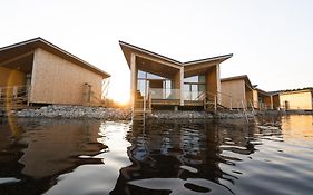 Bella Lake Resort